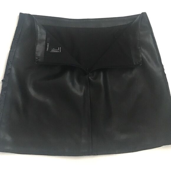 Forever 21 Black Embossed Faux Leather Skirt - Picture 5 of 10